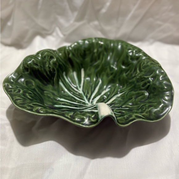 Vintage Green Leaf-Shaped Ceramic Bowl - Picture 1 of 7